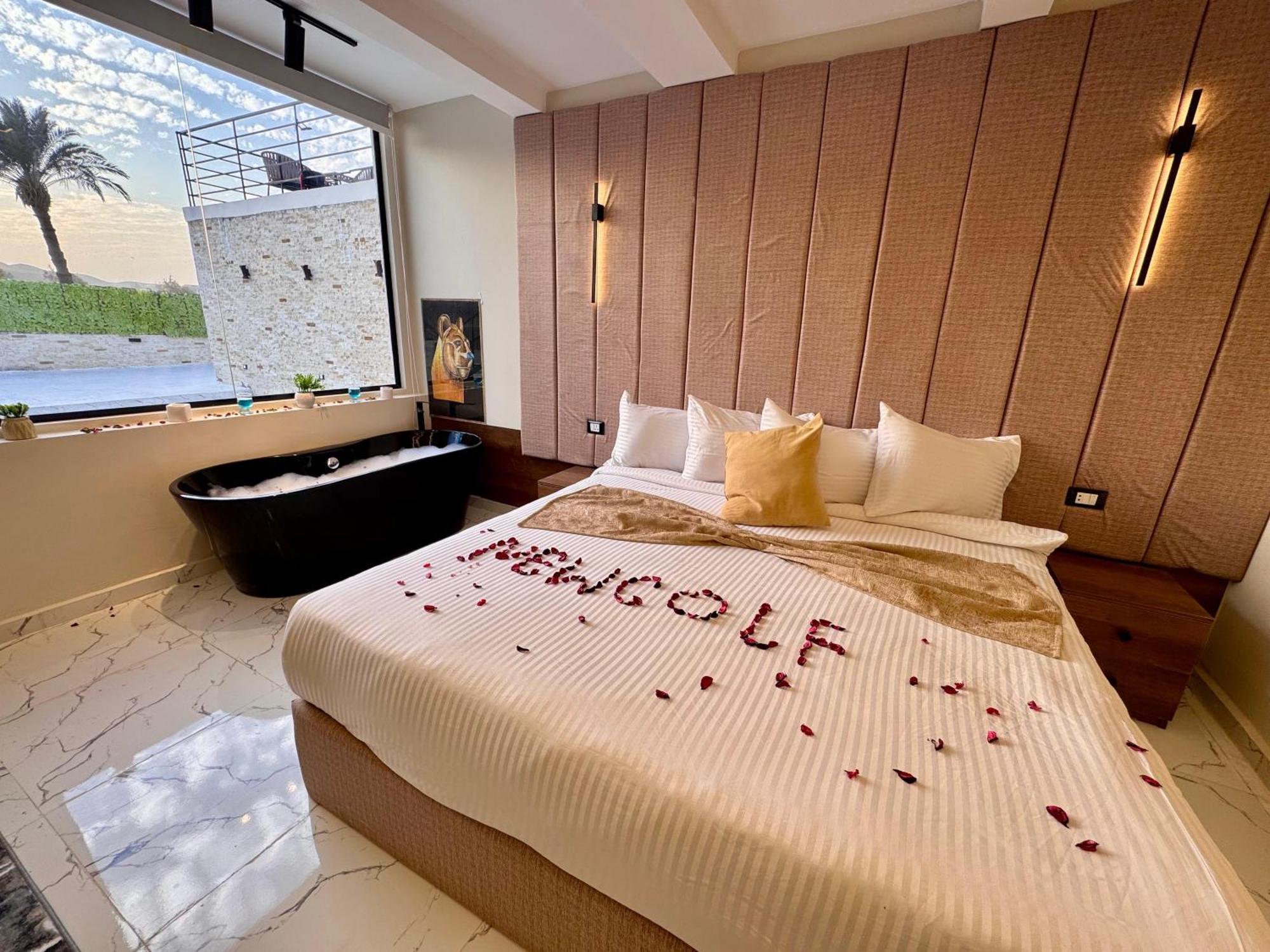 New Golf Pyramids View Hotell Kafret el-Gabal Exteriör bild